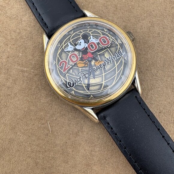 Vintage NEW Walt Disney Mickey Mouse Year 2000 Limited Edition wristwatch - Picture 7 of 9